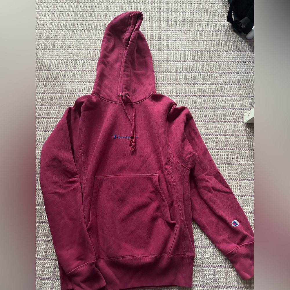 Vintage men’s champion sweater in burgundy